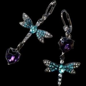 💜🔥🩵Betsey Johnson Heart & Firefly Mismatched Drop Earrings - NWOT🩵🔥💜
